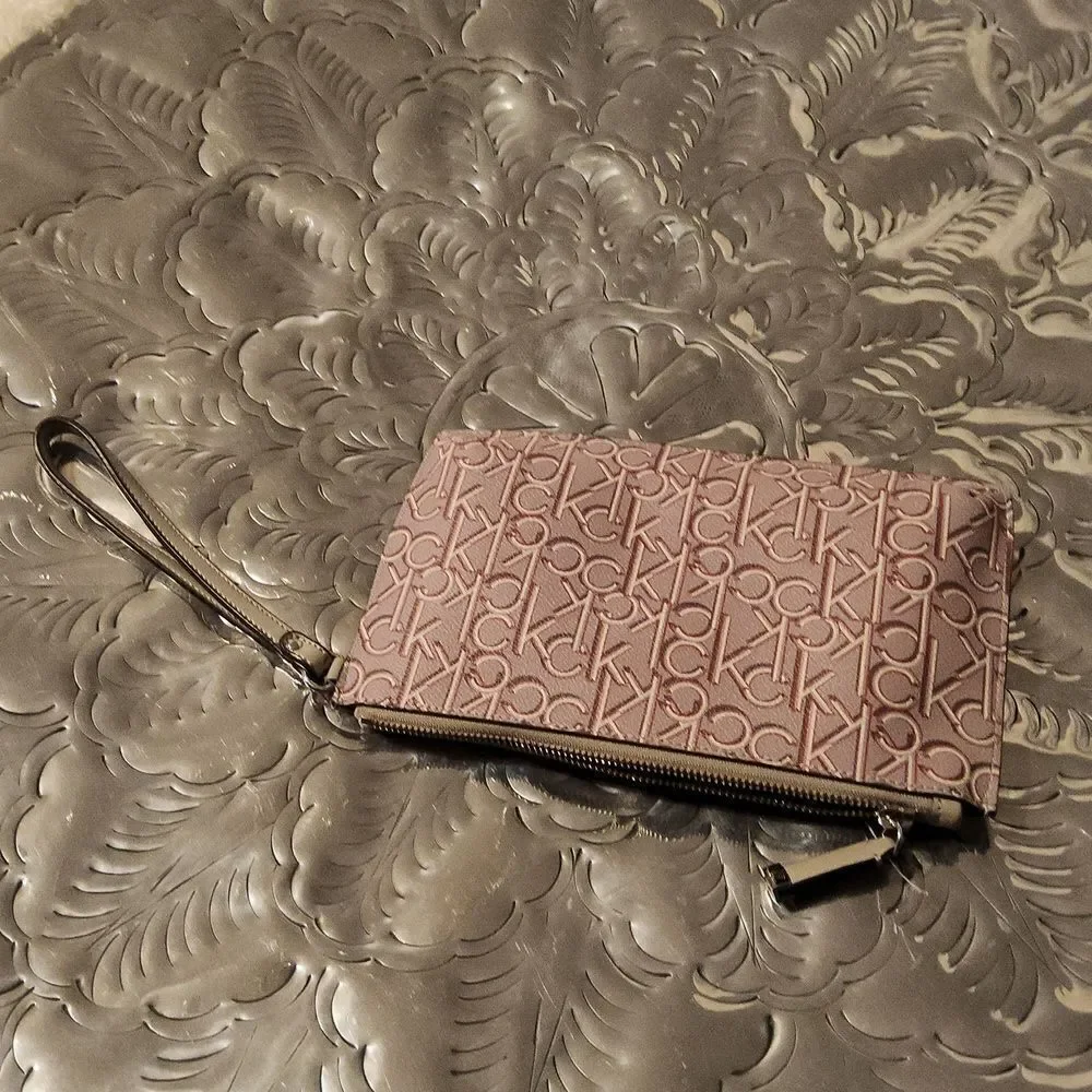 NWT CALVIN KLEIN WRISTLET,perfect for summer,  and authentic